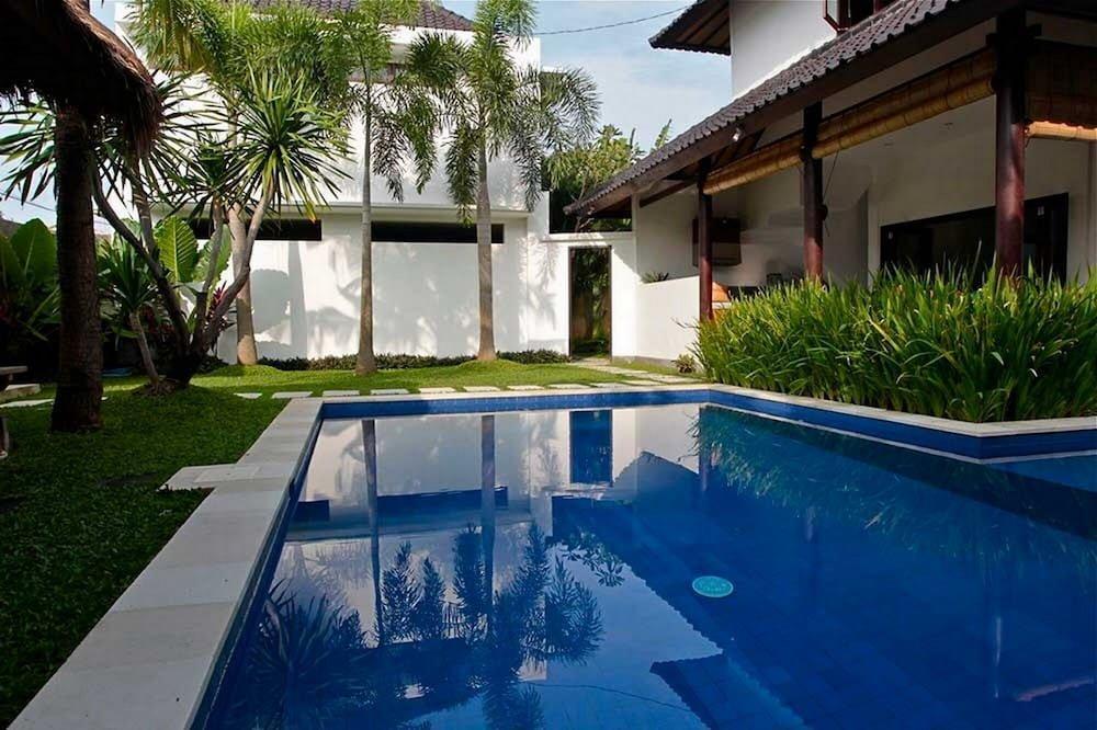 Esha Villa Drupadi Seminyak Exterior photo